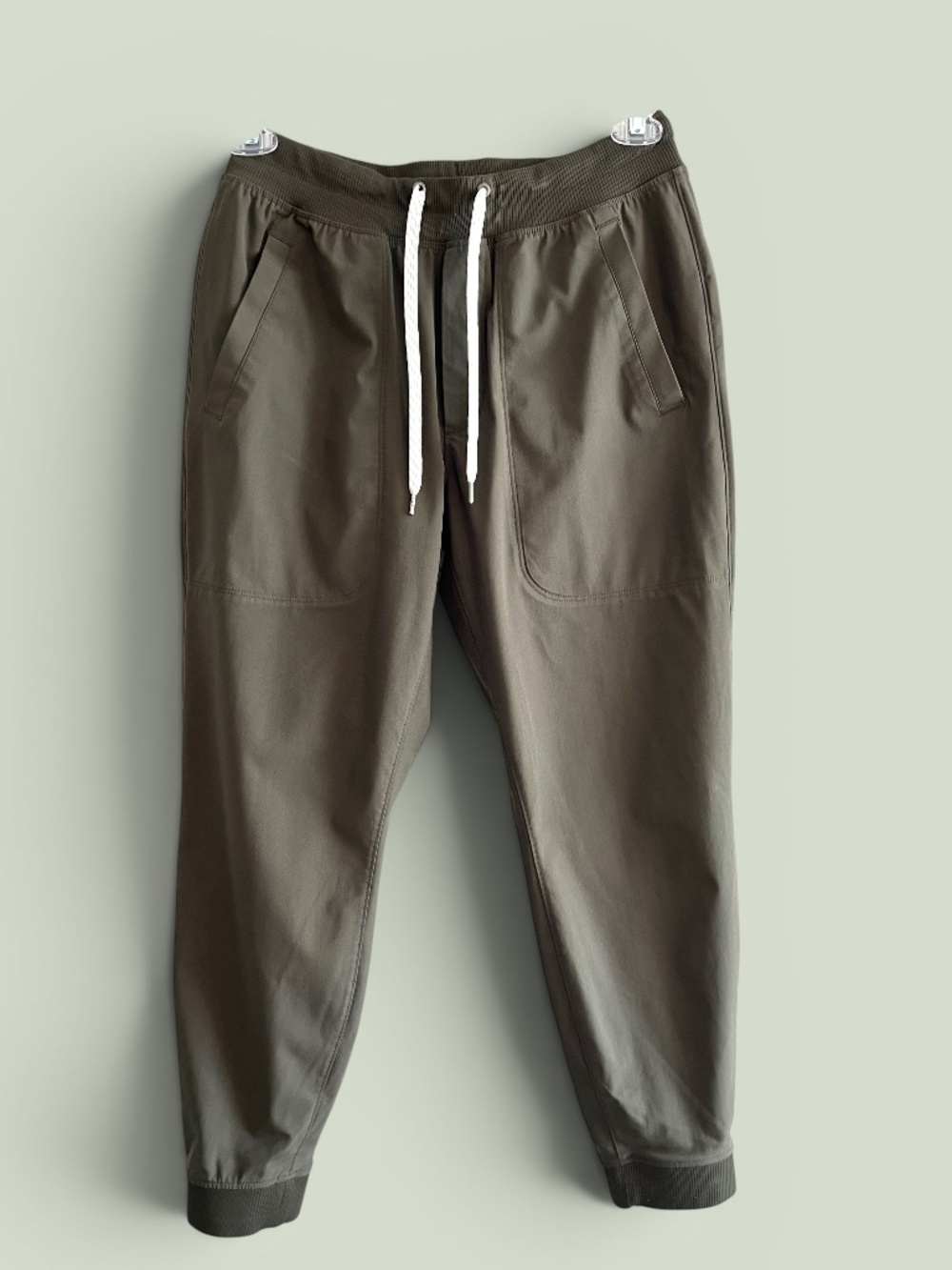 Vuori MENS Dark Olive Green V436 Meta Joggers 26" Inseam Size M